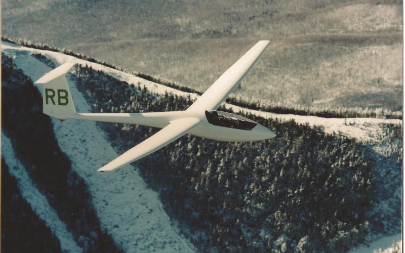 glider over mt ellen in winter